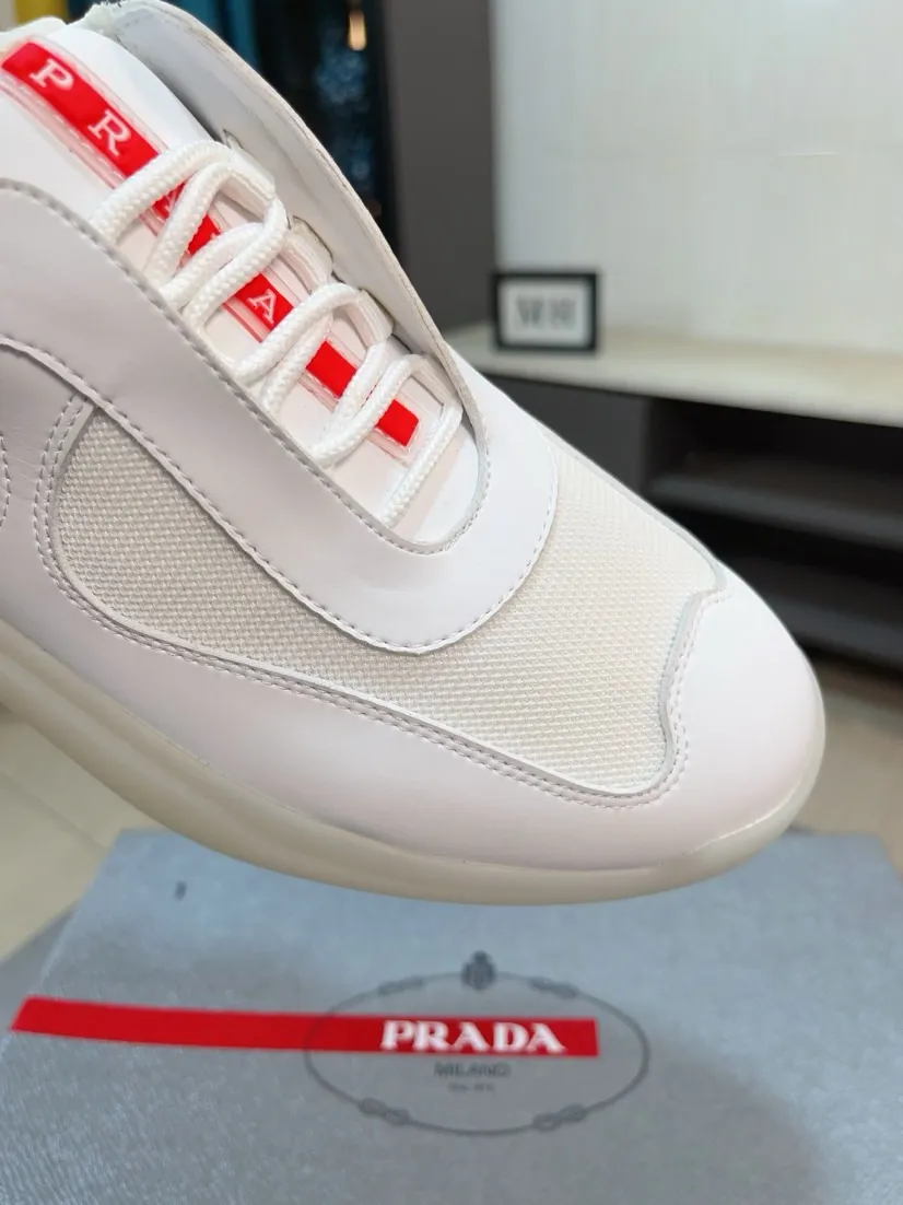 Men's shoes 💰420🌹🌹Prada is a luxurious and fashionable high-end product ✊🔥The perfect last shape and top-notch handcrafting make this shoe immediately create a strong aristocratic atmosphere. Imported first-layer cowhide with brogue carving crafts💋Genuine leather lining🎶Rubber combination outsole specially imported from France for leather shoes😍Color: Mysterious Black☕️Size 38～44
